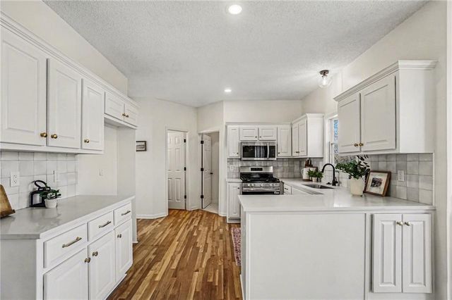 21320 W 98th Street, Lenexa, KS 66220