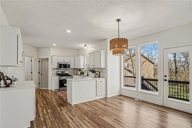 21320 W 98th Street, Lenexa, KS 66220