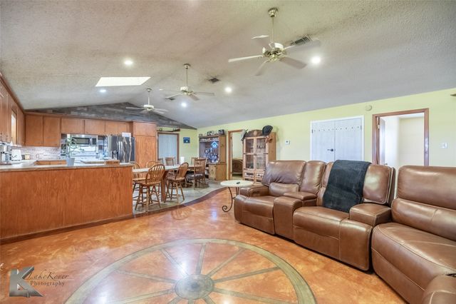 1673 Fm 614, Ovalo, TX 79541