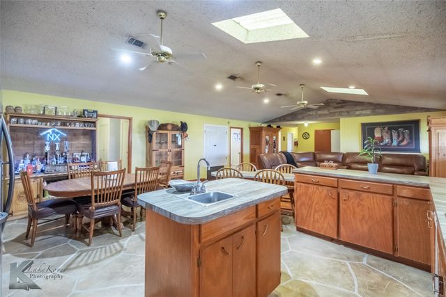 1673 Fm 614, Ovalo, TX 79541