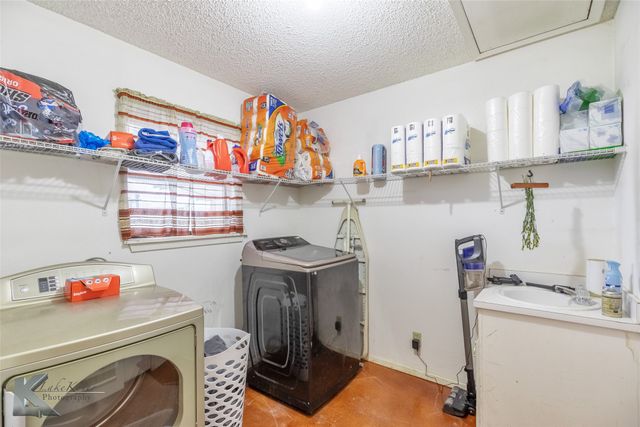 1673 Fm 614, Ovalo, TX 79541