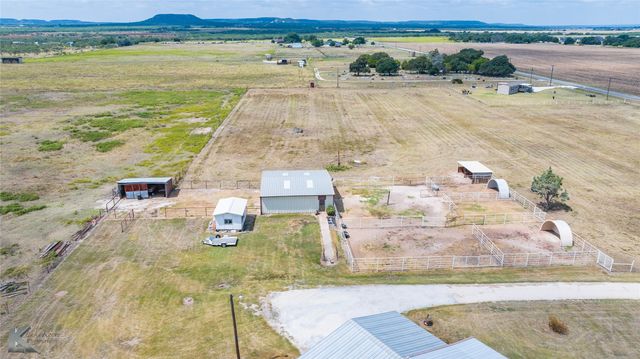 1673 Fm 614, Ovalo, TX 79541