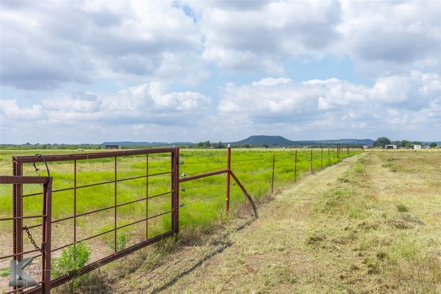 1673 Fm 614, Ovalo, TX 79541