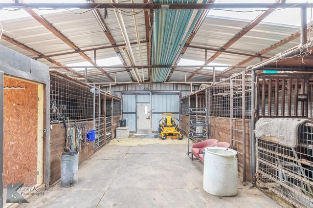 1673 Fm 614, Ovalo, TX 79541