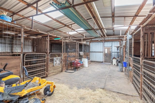 1673 Fm 614, Ovalo, TX 79541