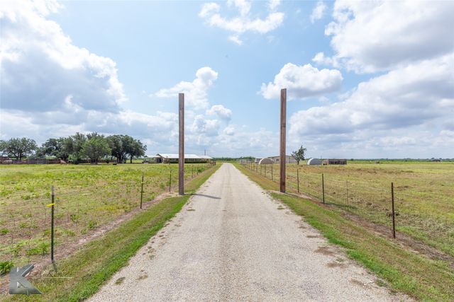 1673 Fm 614, Ovalo, TX 79541