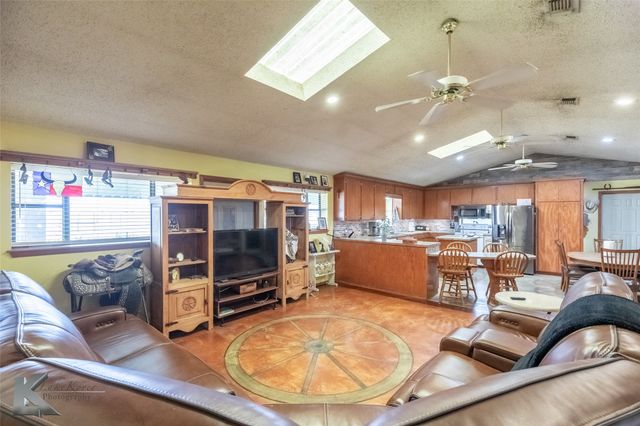 1673 Fm 614, Ovalo, TX 79541