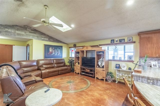 1673 Fm 614, Ovalo, TX 79541