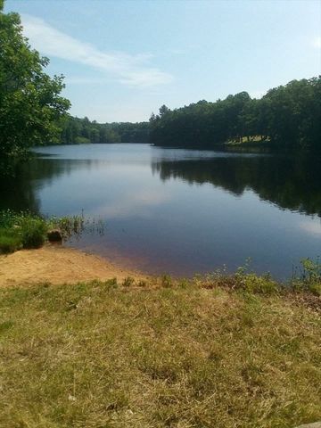 6 Elm St, Barre, MA 01005