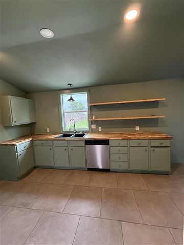 1014 Iris Street, Lake Charles, LA 70601