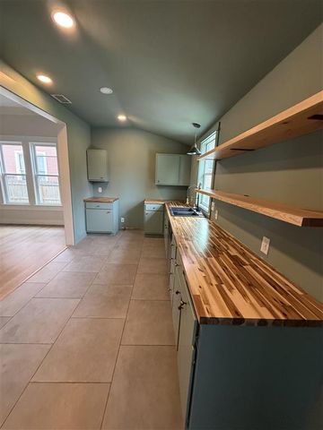 1014 Iris Street, Lake Charles, LA 70601