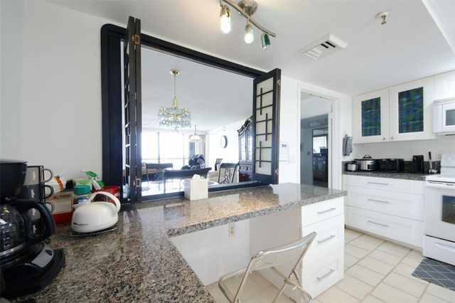 2480 Presidential Way 1103, West Palm Beach, FL 33401