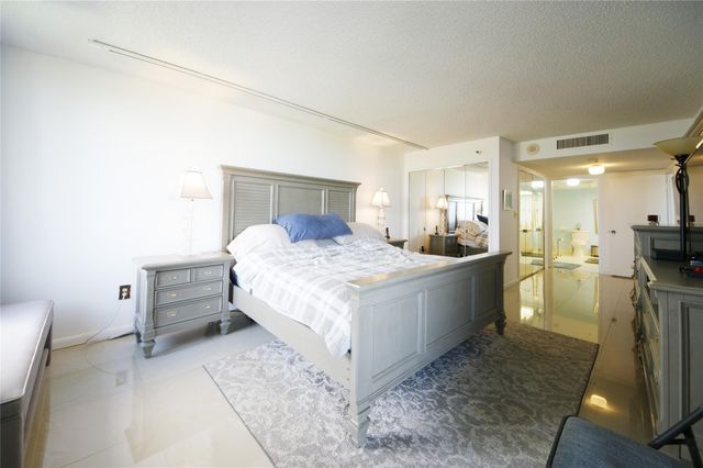 2480 Presidential Way 1103, West Palm Beach, FL 33401