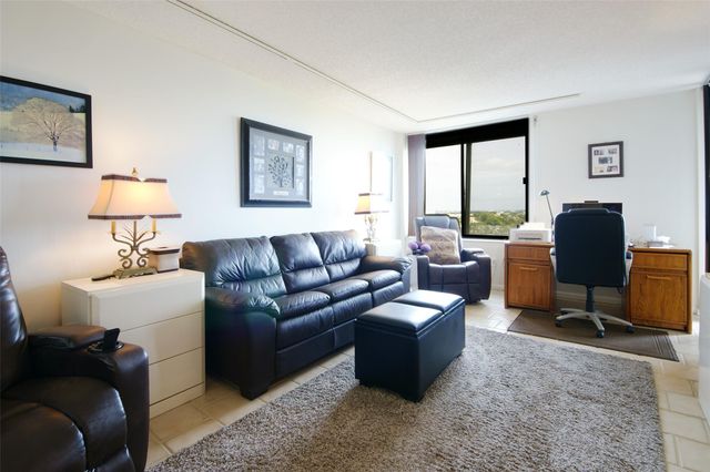 2480 Presidential Way 1103, West Palm Beach, FL 33401