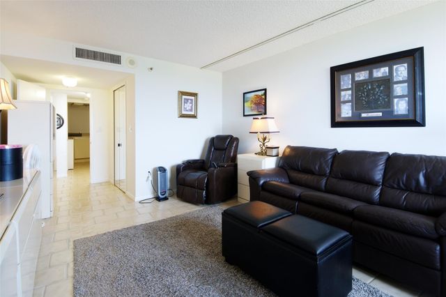 2480 Presidential Way 1103, West Palm Beach, FL 33401