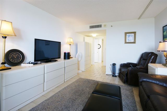 2480 Presidential Way 1103, West Palm Beach, FL 33401