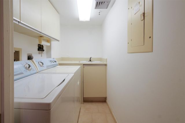 2480 Presidential Way 1103, West Palm Beach, FL 33401