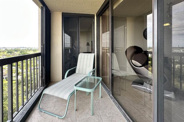 2480 Presidential Way 1103, West Palm Beach, FL 33401