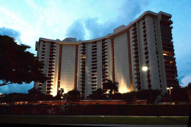 2480 Presidential Way 1103, West Palm Beach, FL 33401