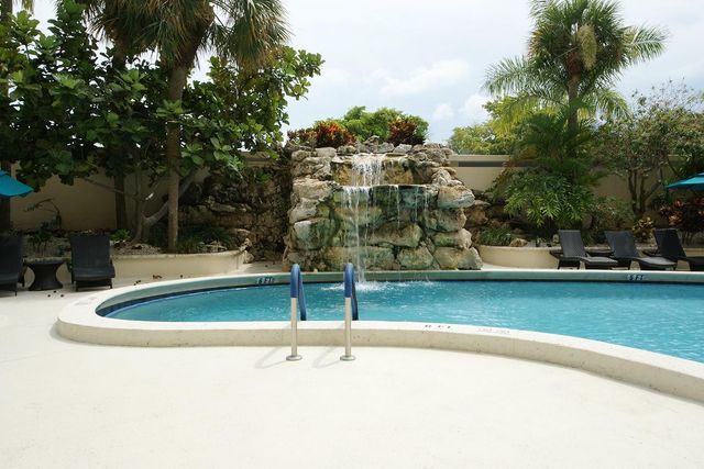 2480 Presidential Way 1103, West Palm Beach, FL 33401