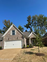 342 Flower Garden Drive, Southaven, MS 38671