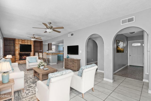237 MOONGLOW Drive, El Paso, TX 79912