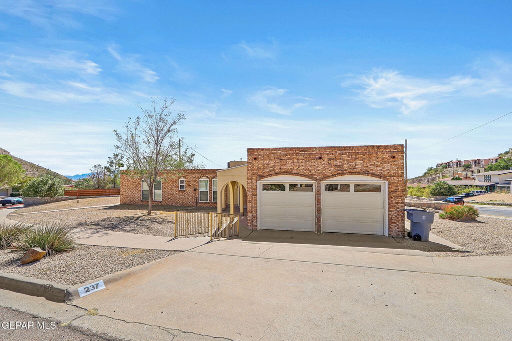 237 MOONGLOW Drive, El Paso, TX 79912