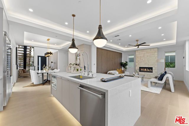 3932 Minerva Avenue, Los Angeles, CA 90066