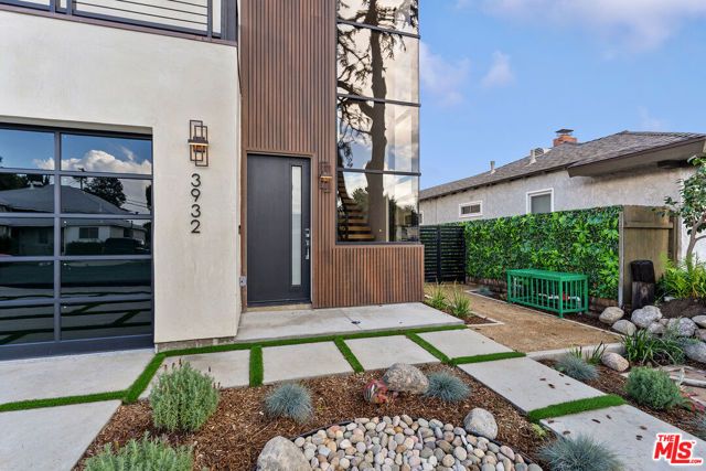 3932 Minerva Avenue, Los Angeles, CA 90066