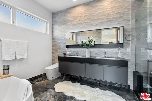 3932 Minerva Avenue, Los Angeles, CA 90066