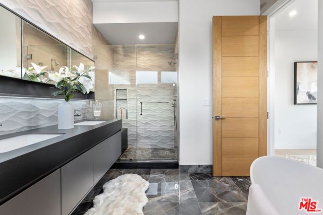 3932 Minerva Avenue, Los Angeles, CA 90066