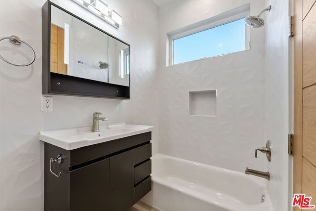3932 Minerva Avenue, Los Angeles, CA 90066