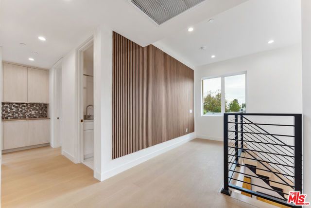 3932 Minerva Avenue, Los Angeles, CA 90066