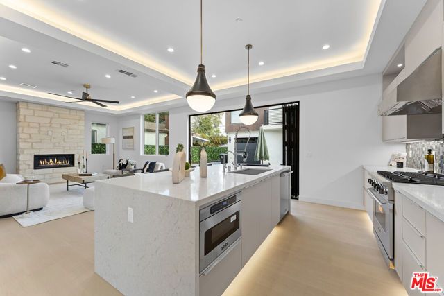 3932 Minerva Avenue, Los Angeles, CA 90066