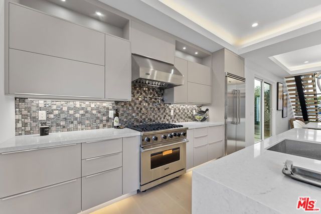 3932 Minerva Avenue, Los Angeles, CA 90066