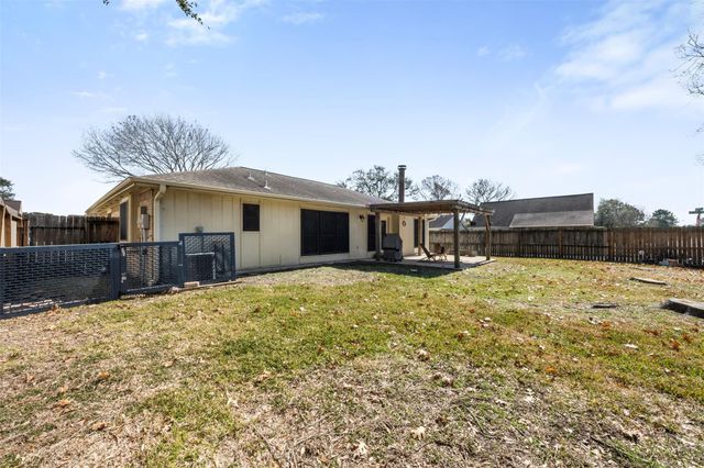 423 Meadowpoint Drive, League City, TX 77573