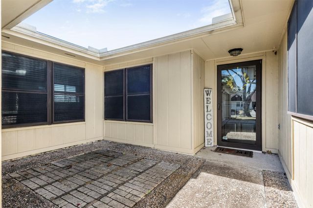 423 Meadowpoint Drive, League City, TX 77573