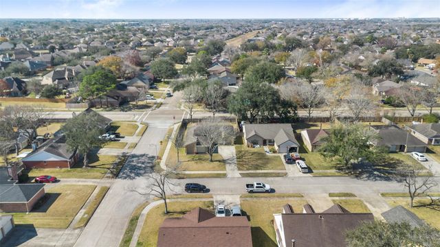 423 Meadowpoint Drive, League City, TX 77573