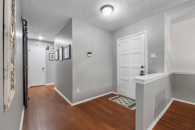 423 Meadowpoint Drive, League City, TX 77573