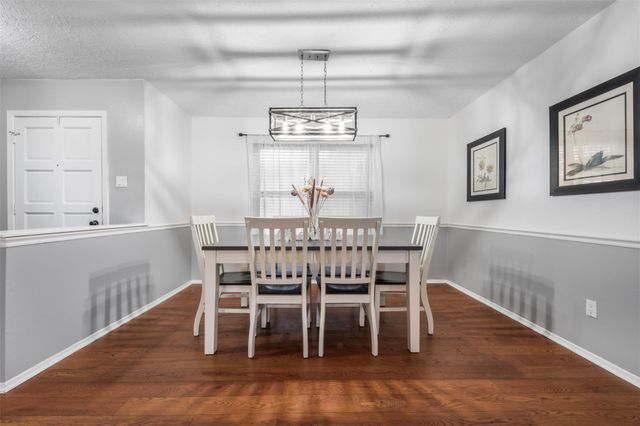 423 Meadowpoint Drive, League City, TX 77573