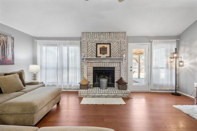 423 Meadowpoint Drive, League City, TX 77573