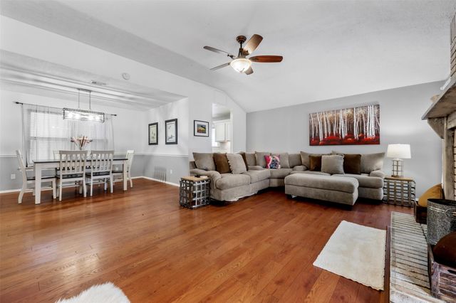 423 Meadowpoint Drive, League City, TX 77573