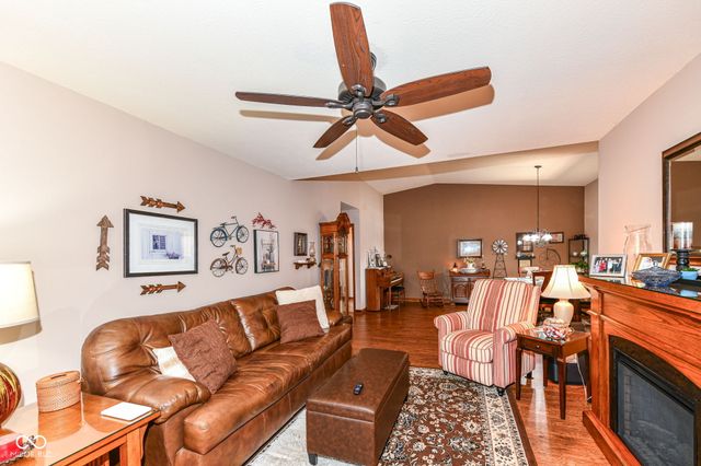 2038 Flamingo Way, Franklin, IN 46131