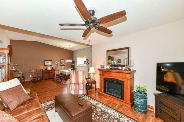 2038 Flamingo Way, Franklin, IN 46131