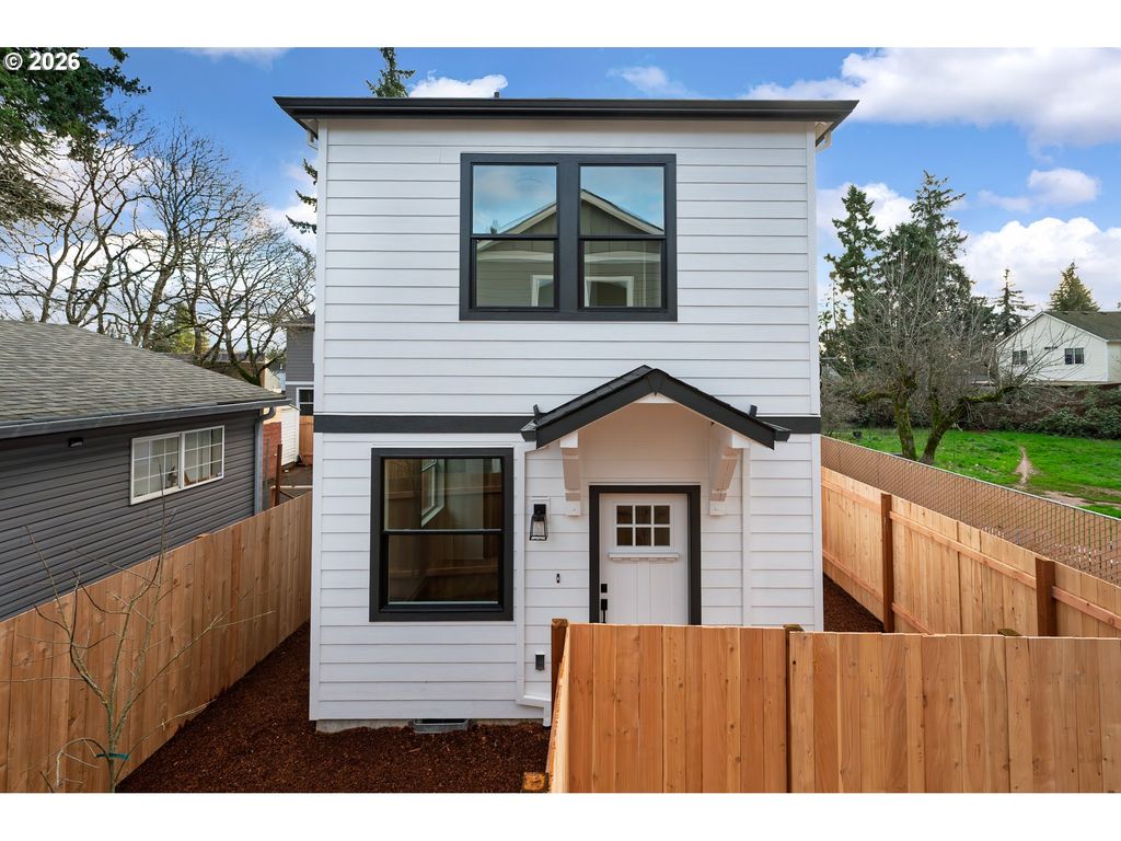 12094 Se Market St, Portland, OR 97216
