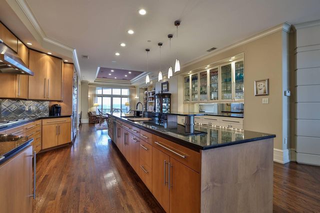 100 W Rivercenter Boulevard, PH3B, Covington, KY 41011