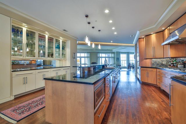 100 W Rivercenter Boulevard, PH3B, Covington, KY 41011
