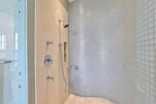 100 W Rivercenter Boulevard, PH3B, Covington, KY 41011