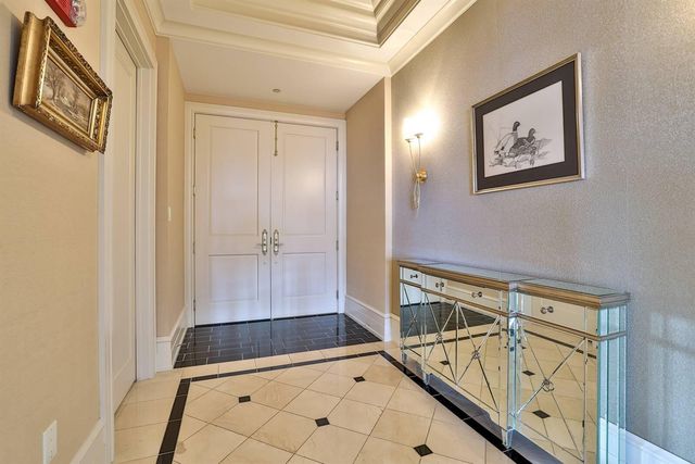 100 W Rivercenter Boulevard, PH3B, Covington, KY 41011