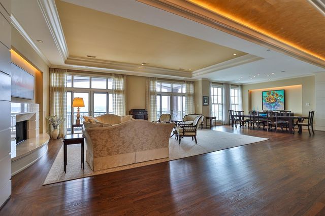 100 W Rivercenter Boulevard, PH3B, Covington, KY 41011